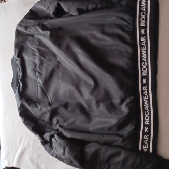 ♠BLACK ROCAWEAR LOGO BOMBER JACKET - Picture 8 of 14